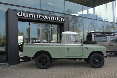 Land Rover-109