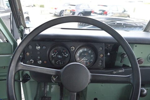 Land Rover-109