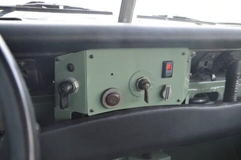 Land Rover-109