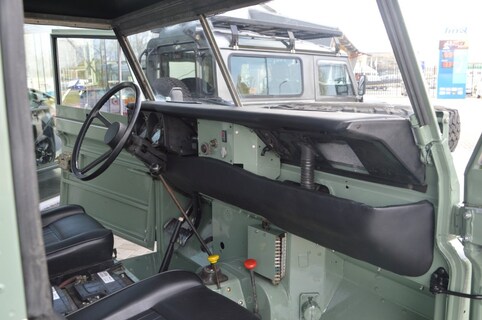 Land Rover-109