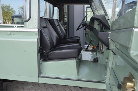 Land Rover-109