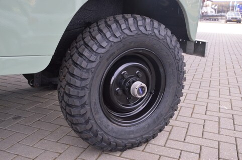 Land Rover-109