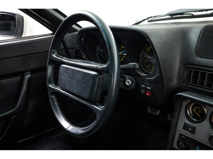 Porsche-944