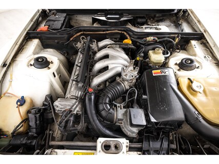 Porsche-944