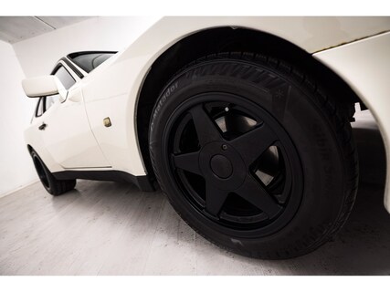 Porsche-944