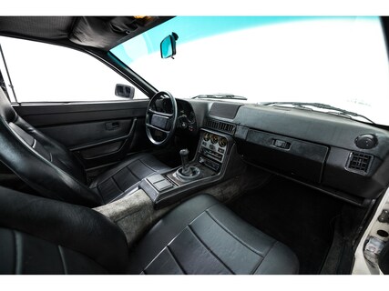 Porsche-944
