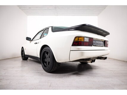 Porsche-944