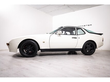 Porsche-944
