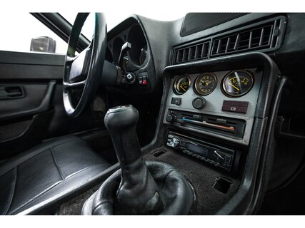 Porsche-944