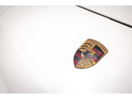 Porsche-944