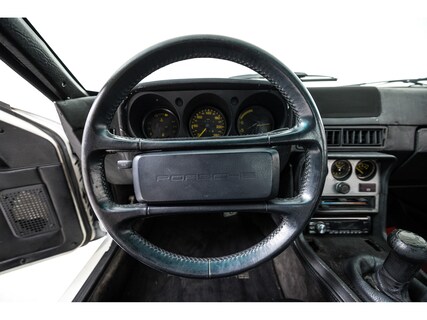 Porsche-944