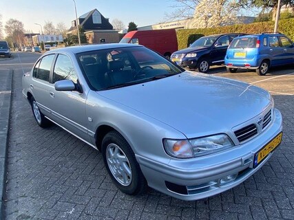 Nissan-Maxima QX