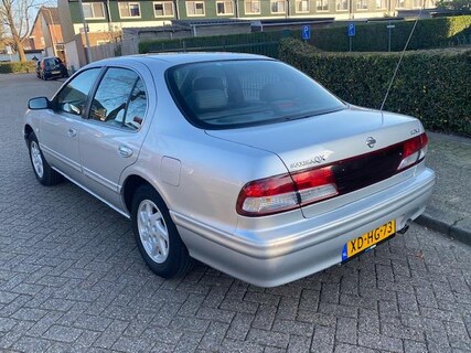 Nissan-Maxima QX