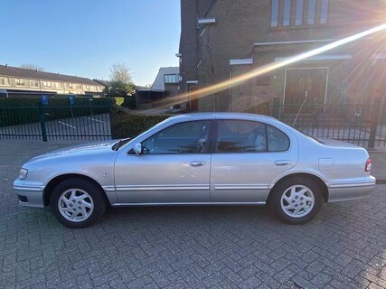 Nissan-Maxima QX