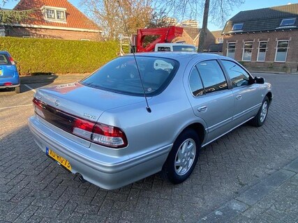 Nissan-Maxima QX