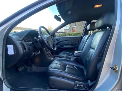 Nissan-Maxima QX