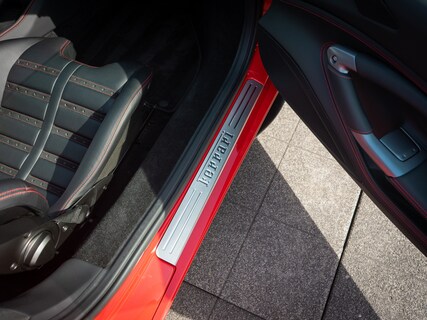 Ferrari-F8 Tributo