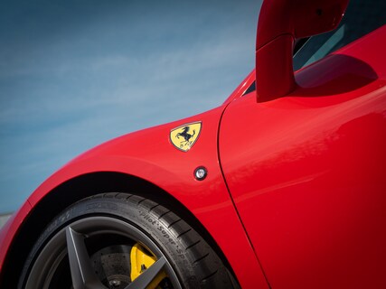 Ferrari-F8 Tributo