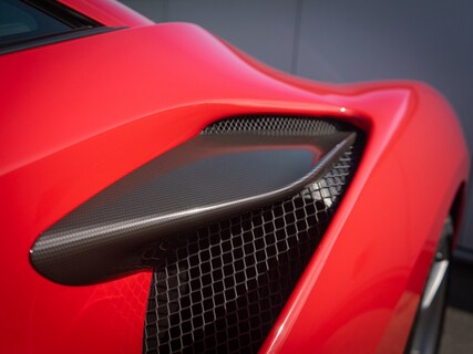 Ferrari-F8 Tributo