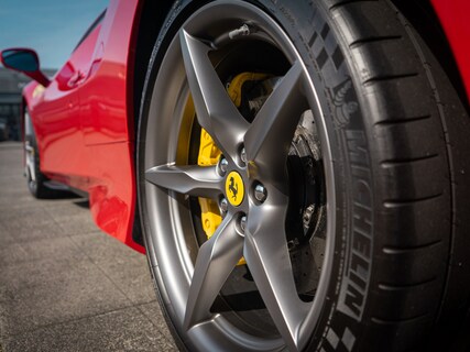 Ferrari-F8 Tributo