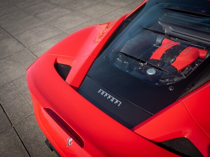 Ferrari-F8 Tributo