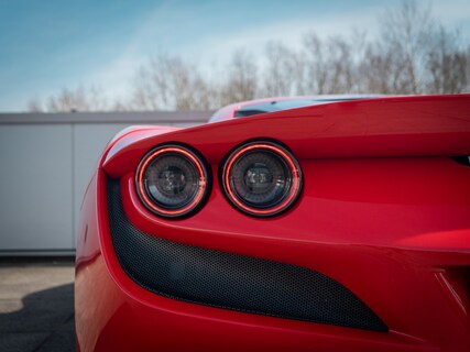 Ferrari-F8 Tributo