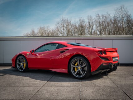 Ferrari-F8 Tributo