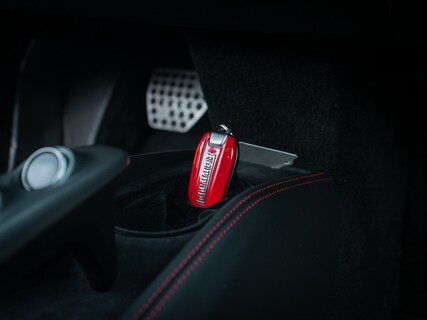 Ferrari-F8 Tributo