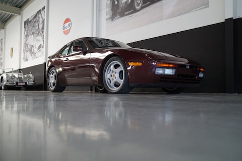 Porsche-944