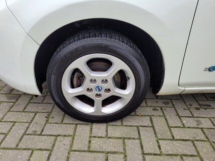 Nissan-Leaf