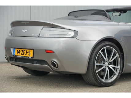 Aston Martin-V8 Vantage