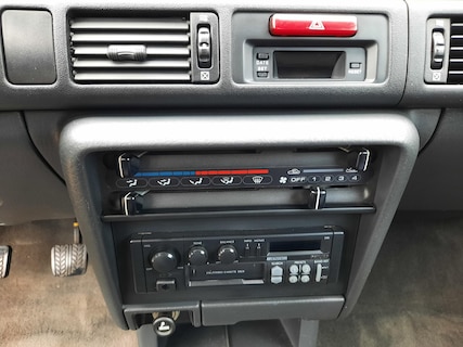 Mazda-323