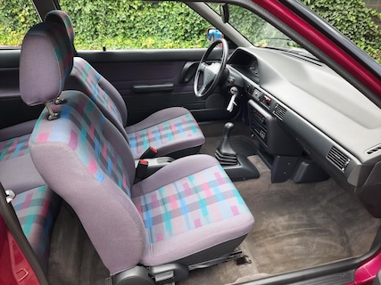 Mazda-323