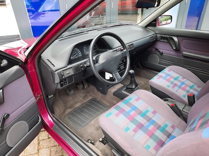 Mazda-323