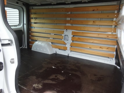 Nissan-NV300