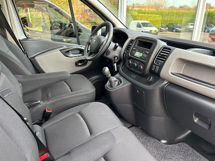 Nissan-NV300