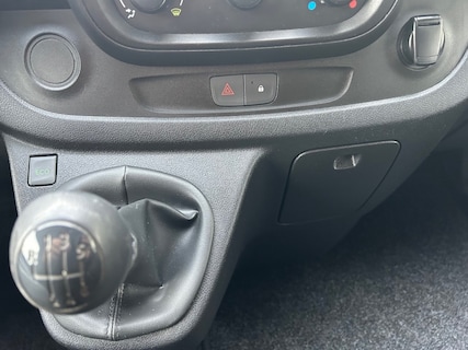 Nissan-NV300