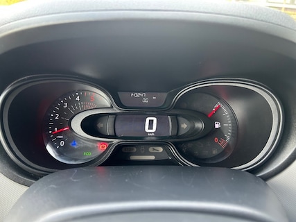 Nissan-NV300