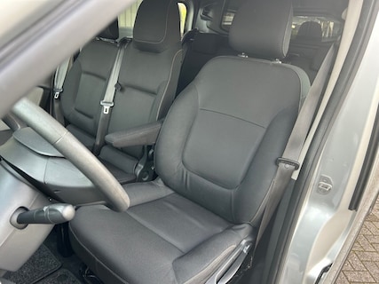 Nissan-NV300