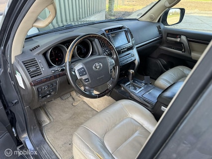 Toyota-Land Cruiser