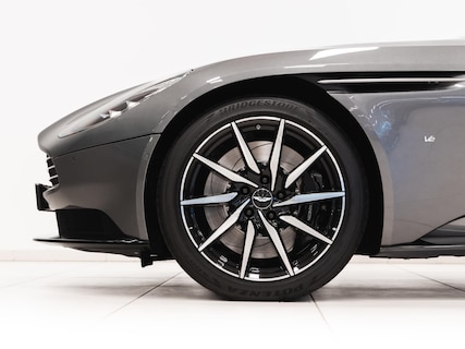 Aston Martin-DB11