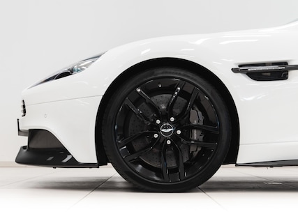 Aston Martin-Vanquish