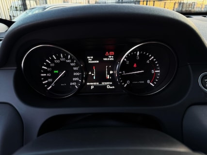 Land Rover-Discovery Sport