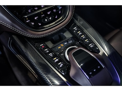 Aston Martin-DBX