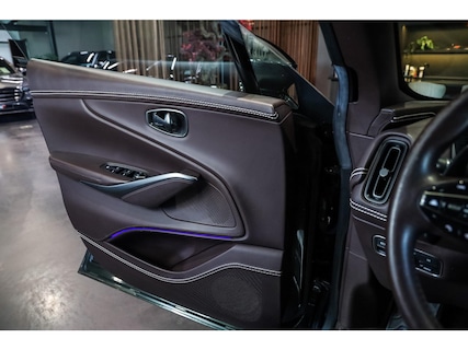 Aston Martin-DBX