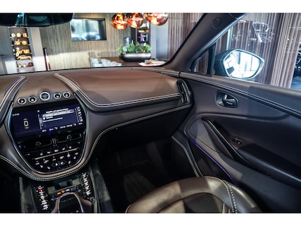 Aston Martin-DBX