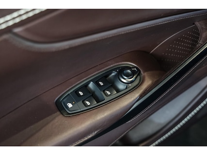 Aston Martin-DBX