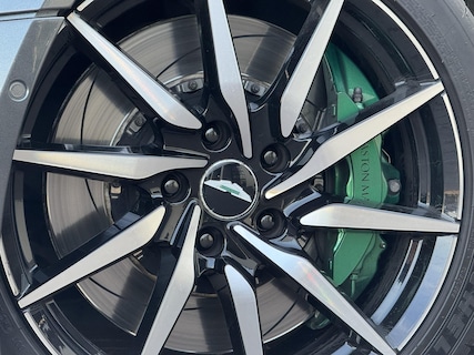 Aston Martin-DB11