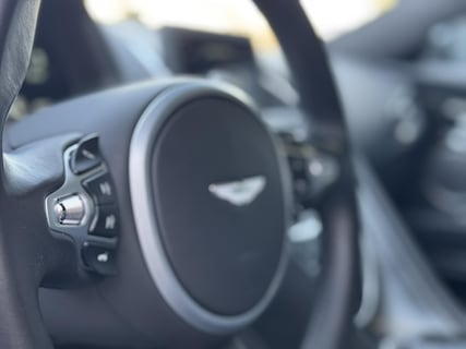 Aston Martin-DB11