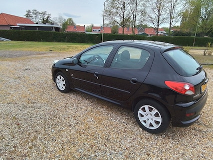 Peugeot-206+